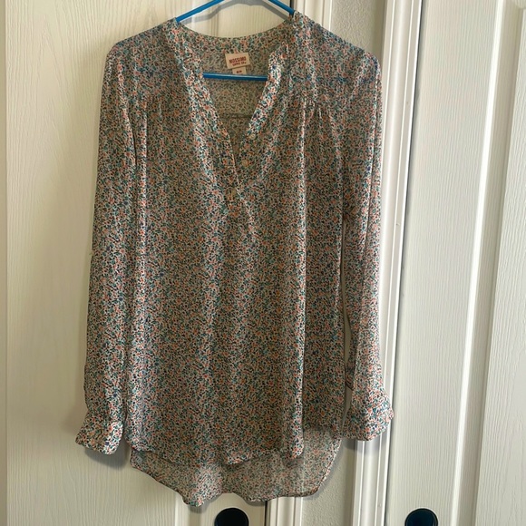 Pastel colored floral sheer tunic shirt. Size M - Picture 1 of 2